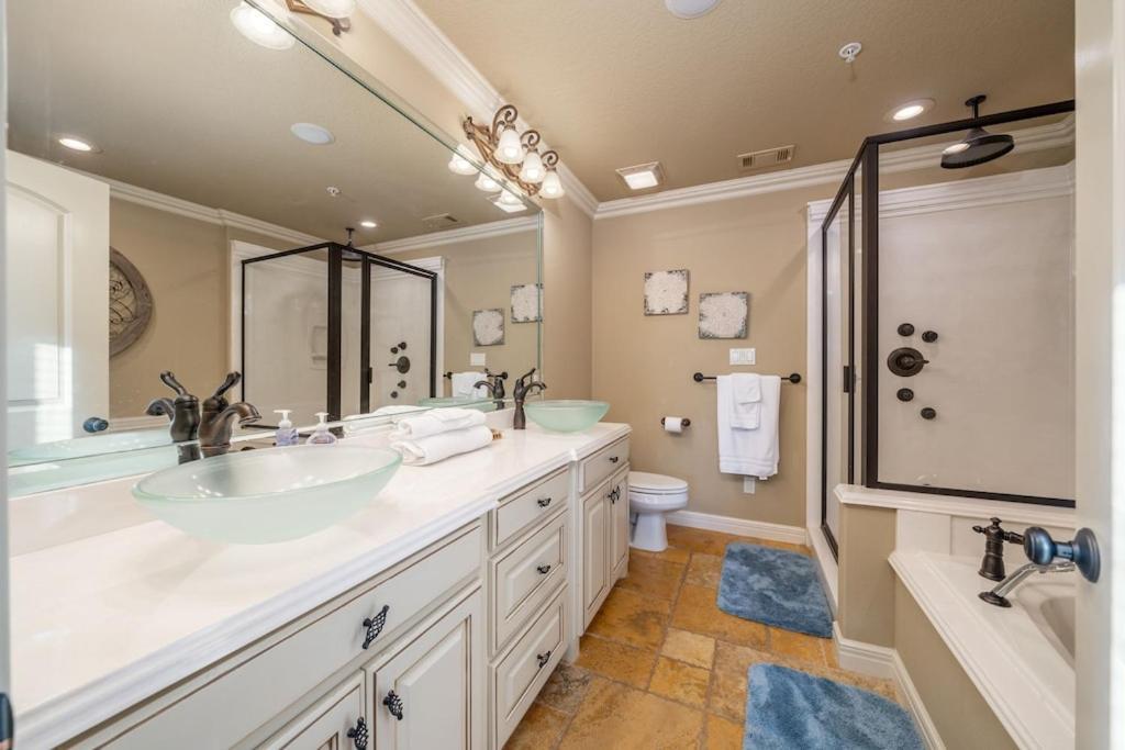 Views!! Luxury Condo W/Gourmet Kitchen, Breathtaking Views 레이크해밀턴 외부 사진